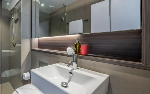 Melbourne Private Apartments - Collins Wharf Waterfront, Docklands