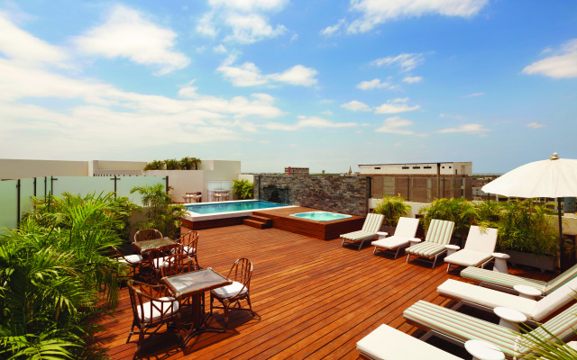 Travelodge by Wyndham Manhasset
