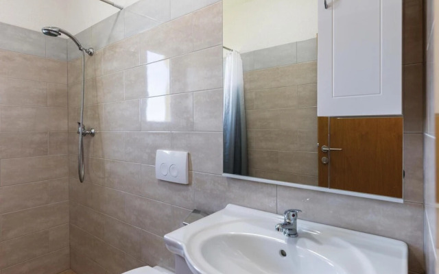 Beautiful Apartment in Pomer With Sauna