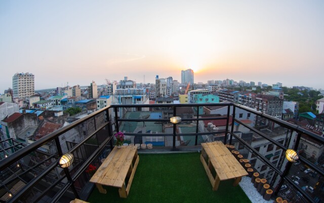 The Lodge Yangon Hostel