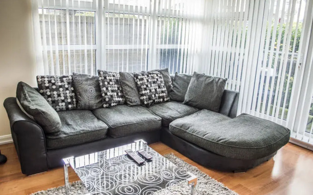 Dreamhouse Apartments - Baker Road