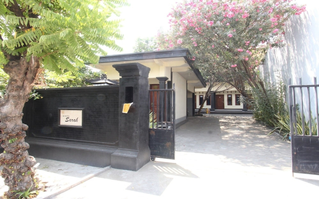 OYO Life 93155 Wisma Sarah