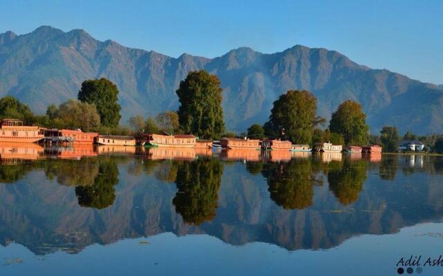 Shalimar Group of Houseboats