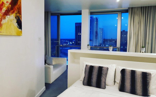Cityscape Apartment in Birmingham with Self Checkin
