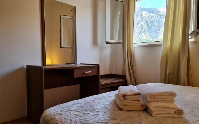 Dami - 100m from the sea - A1 Sun(2+1)