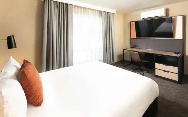 Waypoint Hotel