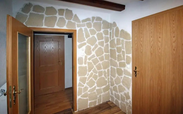 Ferienwohnung-Waldstrasse-mit-Garten-nur-50-Meter-vom-Wald-entfernt