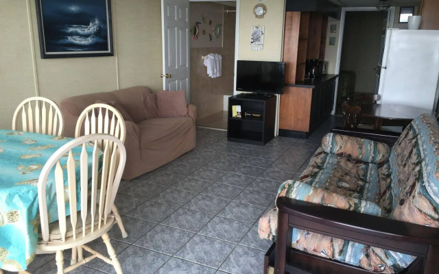 Four Winds Condo Motel