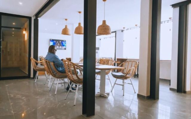 Elogia Hotel
