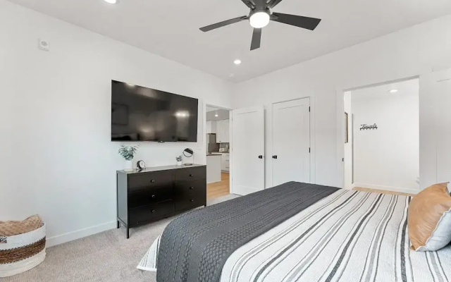 Gateway Getaway #102 2 Bedroom Condo