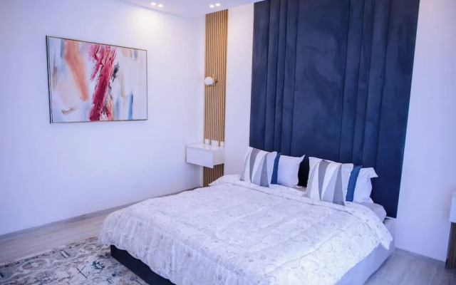 Grand Premiere 2 Bed by YourHost