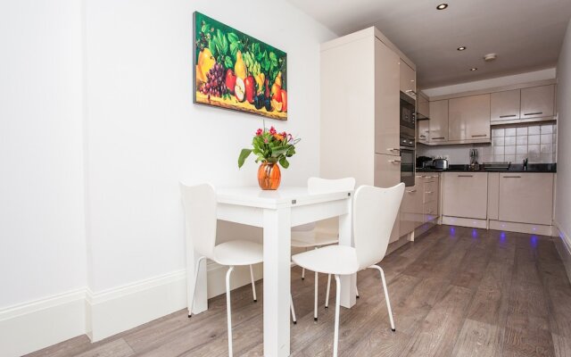 Beautiful 4 Bedroom House in South Kensington