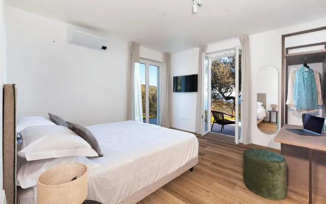 Design Villa With Infinity Pool & Li Galli View