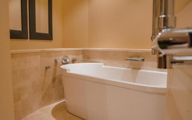 Les Regalia Hotel & SPA