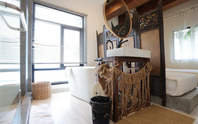 YOLO Bangkok Boutique Hotel