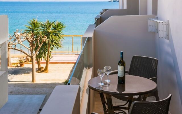 Thania Seaside Smotel - Adults Only