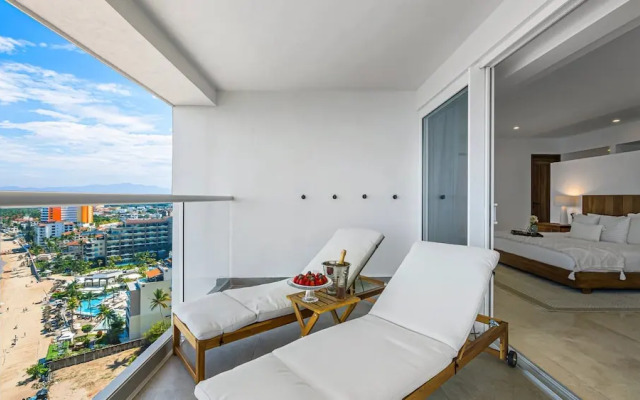 4BR  Luxury Penthouse with Ocean Views