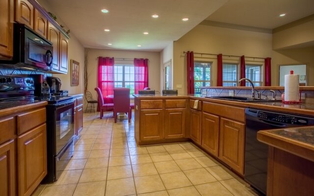 Kyler's Kondo 5 Bedroom Villa