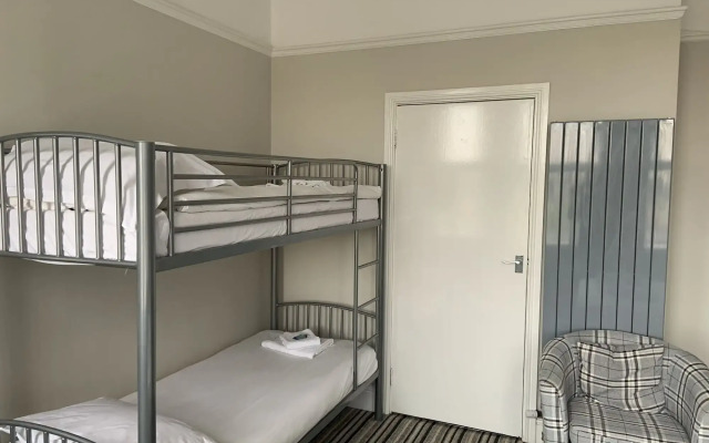 Arona Guest