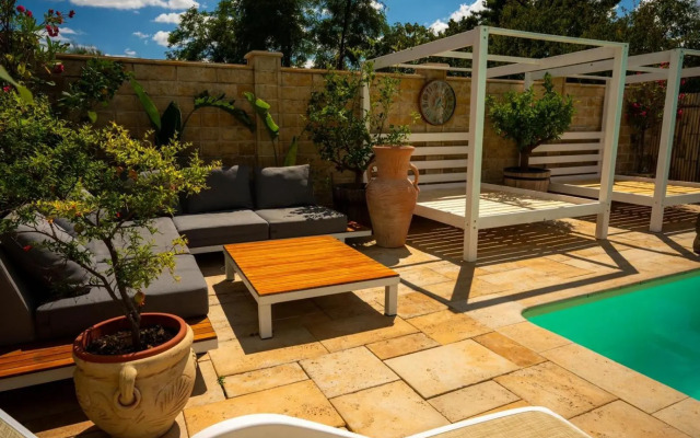 Ron De Mar #3 modern room