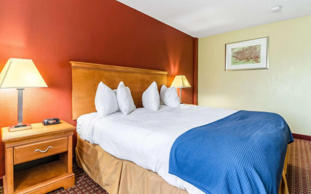 Rodeway Inn & Suites Jacksonville near Camp Lejeune
