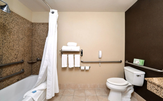 Holiday Inn Express & Suites Cherry by IHG