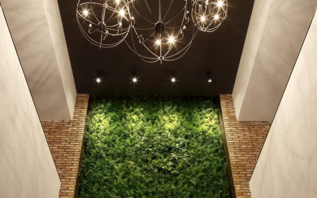 Ease House Hotel
