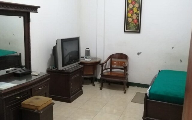 Hotel Metro by OYO Rooms