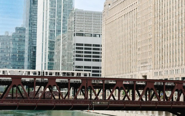 voco Chicago Downtown - Riverwalk by IHG
