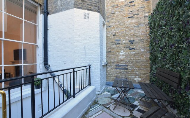 Rutland Gardens Apartment