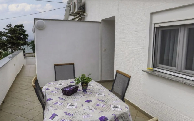 Apartment Mira Vir