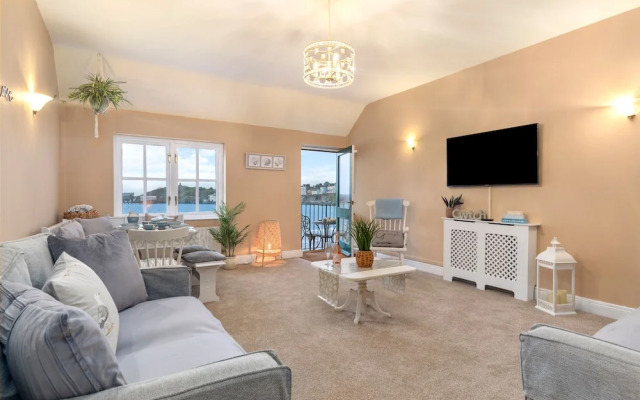 5 Sunny Cove - Direct Beach Access Sea Views