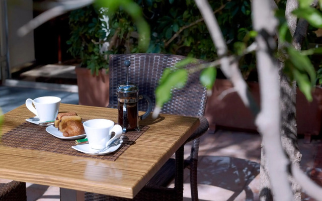 Irida Hotel