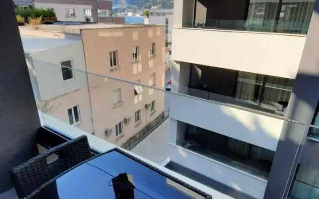 MARIA, Modern studio apartment with private parking