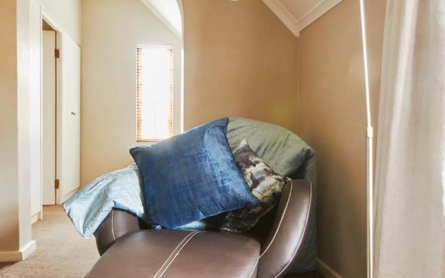 Luxurious & centrally located home away from home