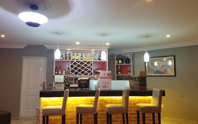 Peemos Place Warri