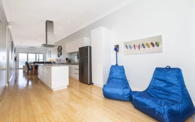 Ocean Sunset - Luxury Apartment With Ocean Views