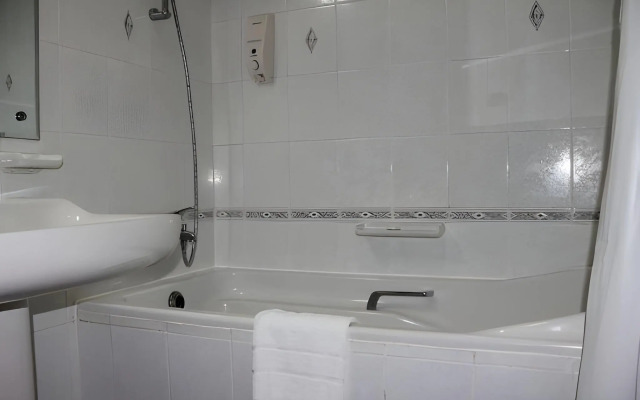 Abu Dhabi Plaza Hotel Apartments