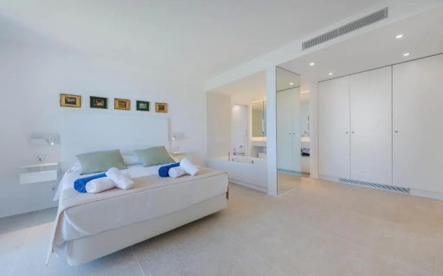 New Luxury Villa First Sea Line Private Pool & 1min Beach - Villas_and_Bungalows in Alcudia - Photo 5