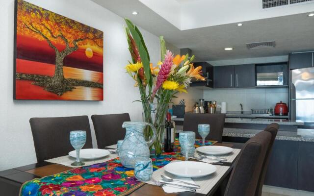 Ocean Front Condo Sleeps 4 Adults-Grand Venetian T3000-1606