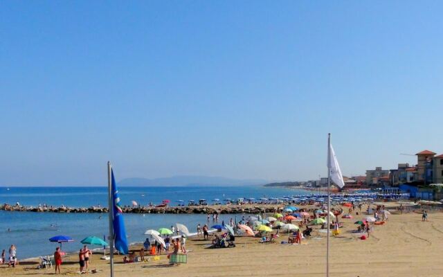 Elegant Holiday Home With Terrace, Parking, Fenced Garden