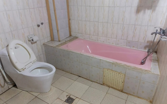 Newtown Palace Hotel