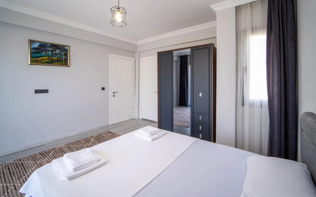 House With Private Pool and Backyard in Fethiye