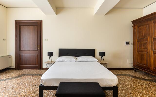 Strada Maggiore 59 - Casa Ambrosini - Atena