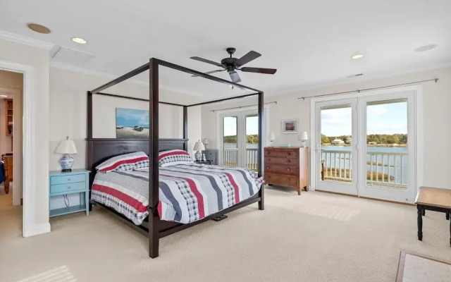 Downeast Retreat 4 Bedroom Home by RedAwning
