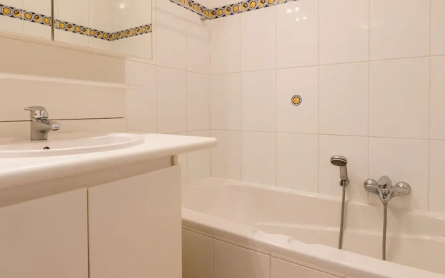 Apartment on Zeedijk With Stunning Sea View