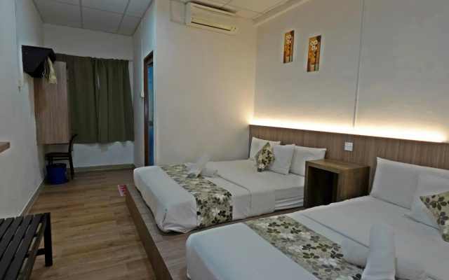 OYO 703 Myra Hotel