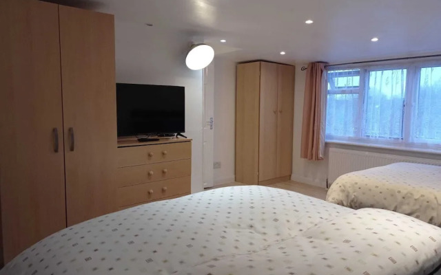 Shepherds Spacious House 4-beds