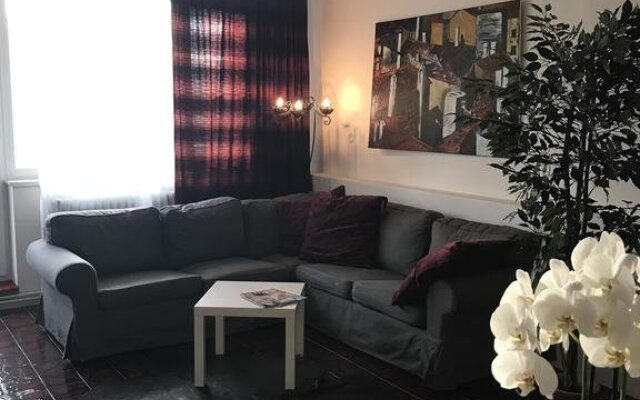 B&B Home