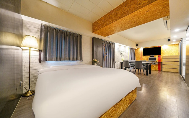 27 Hotel